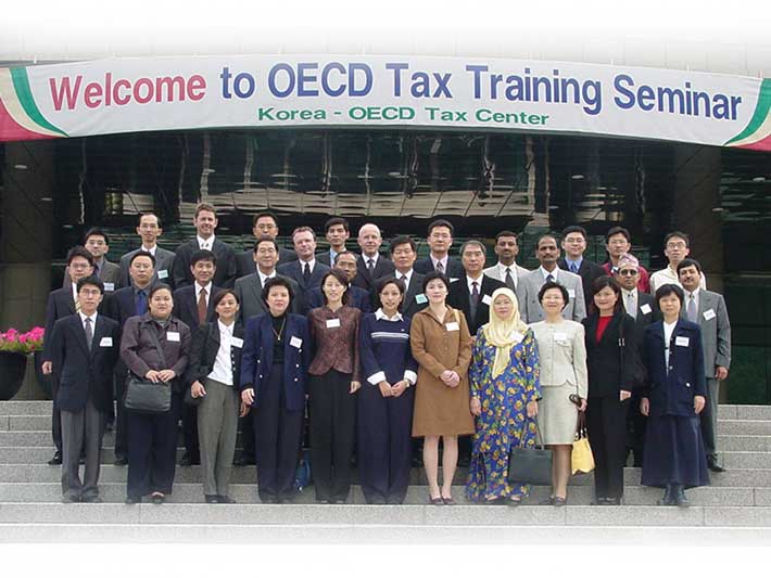 OECD Tax Seminar on Taxation and Electronic Commerce 2001